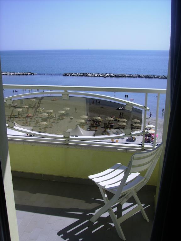 Hotel La Perla Cupra Marittima Exterior foto